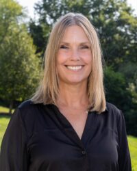 Kelly Wright Headshot